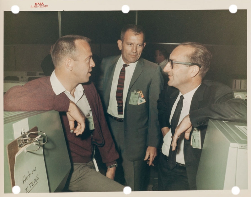Illustration for article titled Classic Mission Control Photos Show Space Heroes On The Ground
